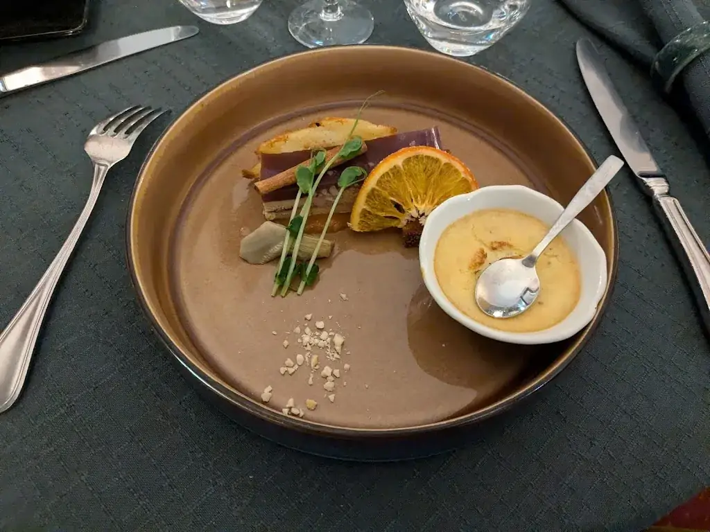 Aurélie Gerland_La Calèche_Saint-Bonnet-le-Château_review