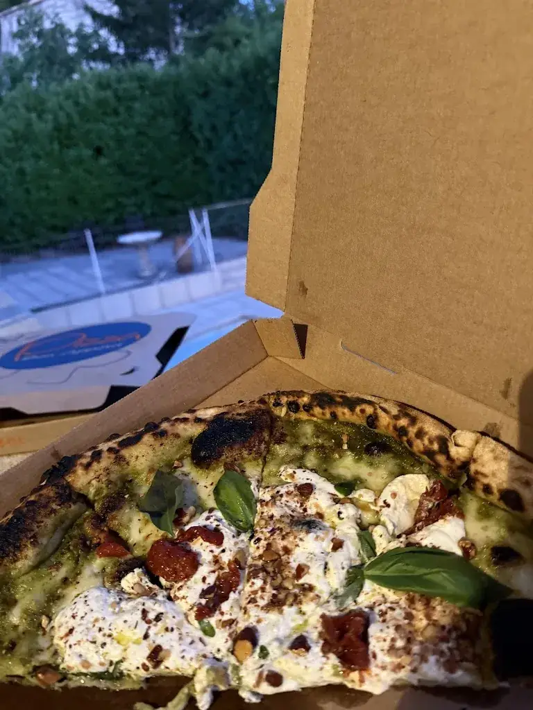 Anna Palyvoda_PIZZERIA L'OLIVE NOIRE_Gréasque_review