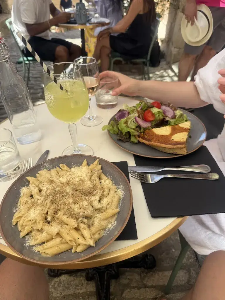 Lily_Chez esmé_Gordes_review