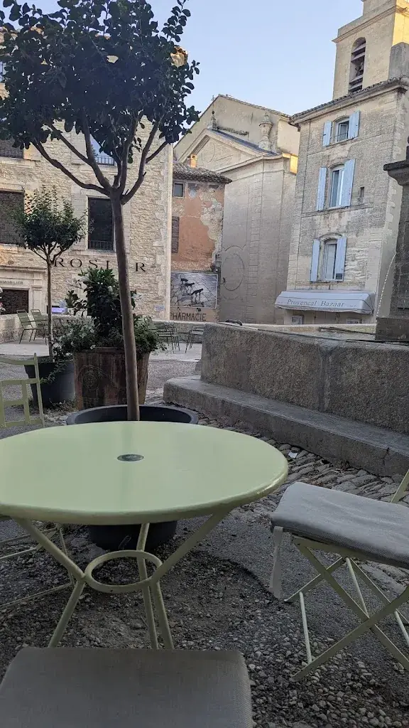 Allison Devine_Le Renaissance_Gordes_review