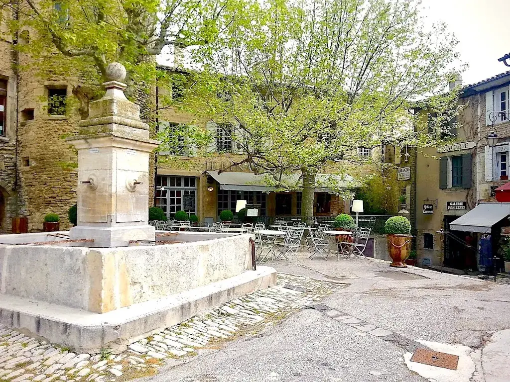 Le Renaissance_Gordes_slider_image_2