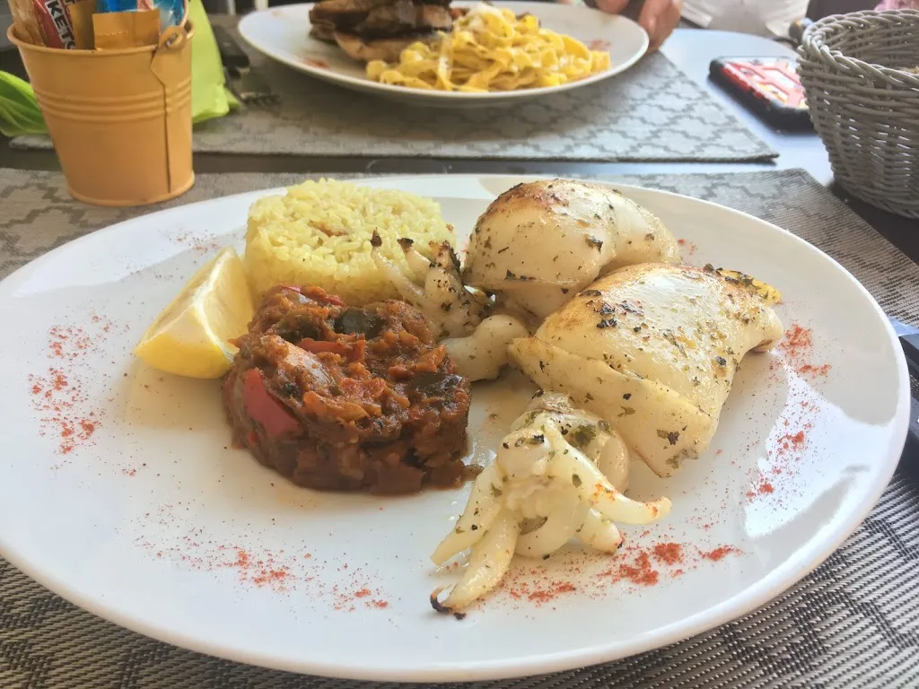 Mária Godová_L'encas_Gordes_review