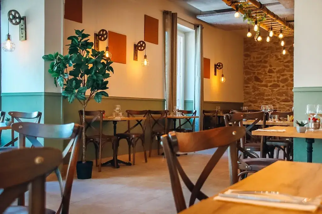 Le bistrot sous les platanes restaurant in Graveson