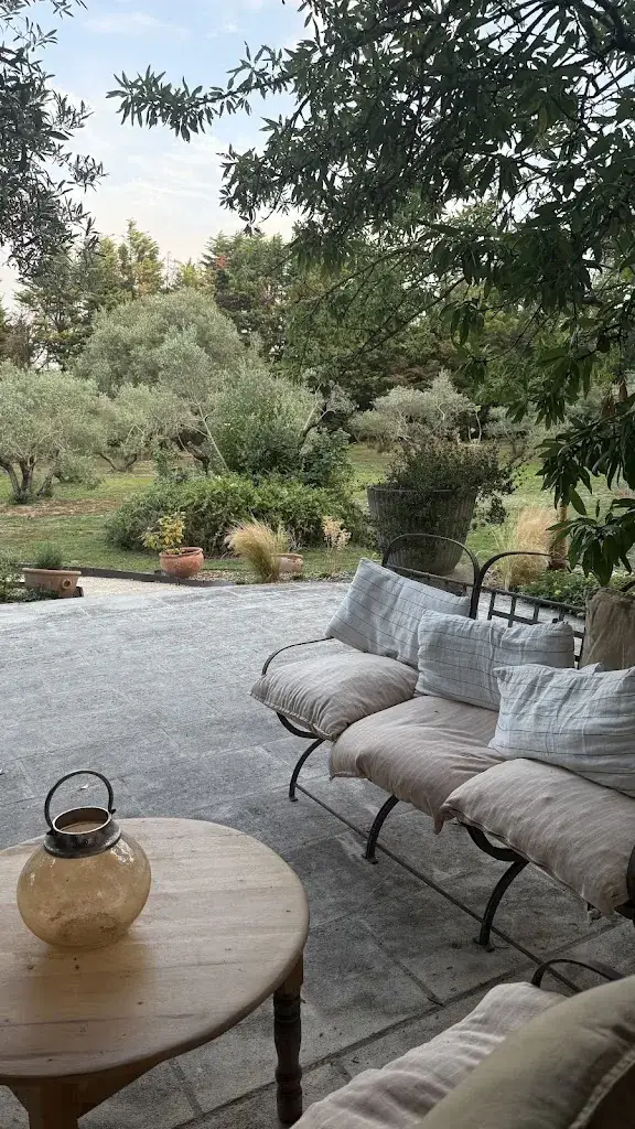 Isabela Cunha_Le Moulin d'Aure_Graveson_review