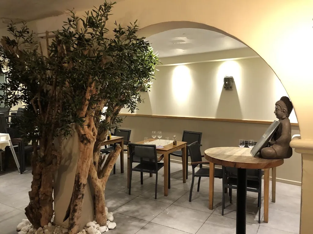 LOU GÂTÉ_Grimaud_slider_image_1