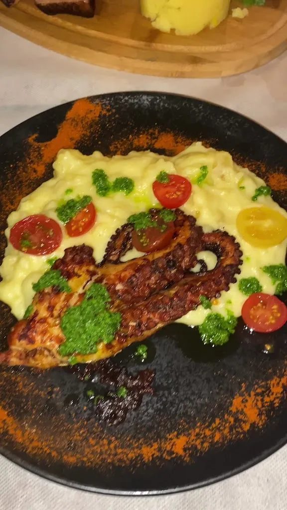 LOU GÂTÉ_Grimaud_slider_image_2