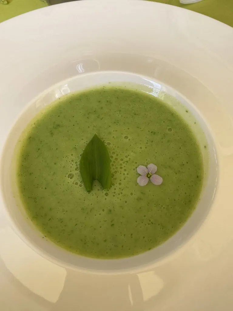 Garance Widmer_Le Grillon_Prés-d'Orvin_review