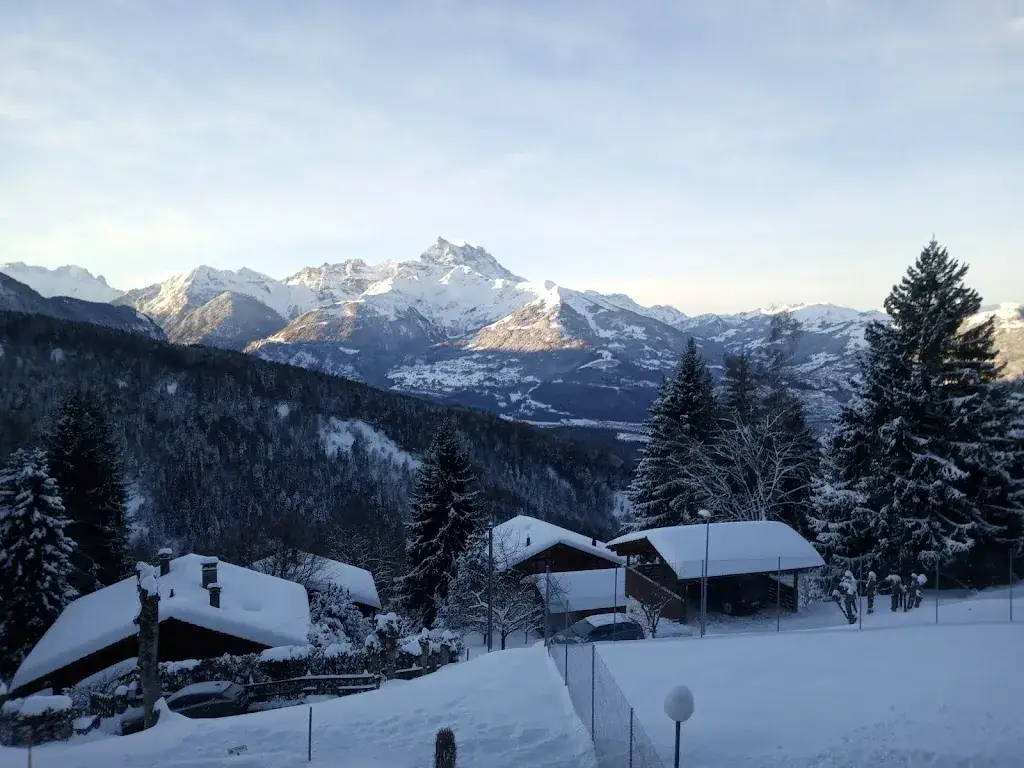 le Grillon_Arveyes_slider_image_2