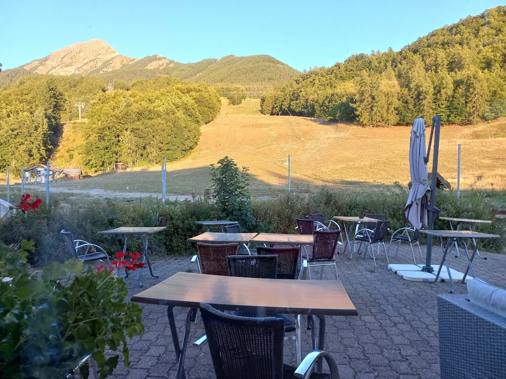 Le Grillon Restaurant in Saint-Léger-les-Mélèzes