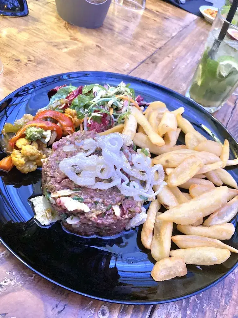 Sidney Lehner_Le Papaya_Hyères_review