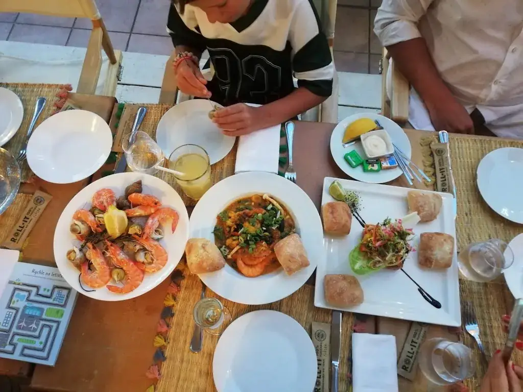 Markéta Dostálková_Le Grand Baie_Hyères_recensione