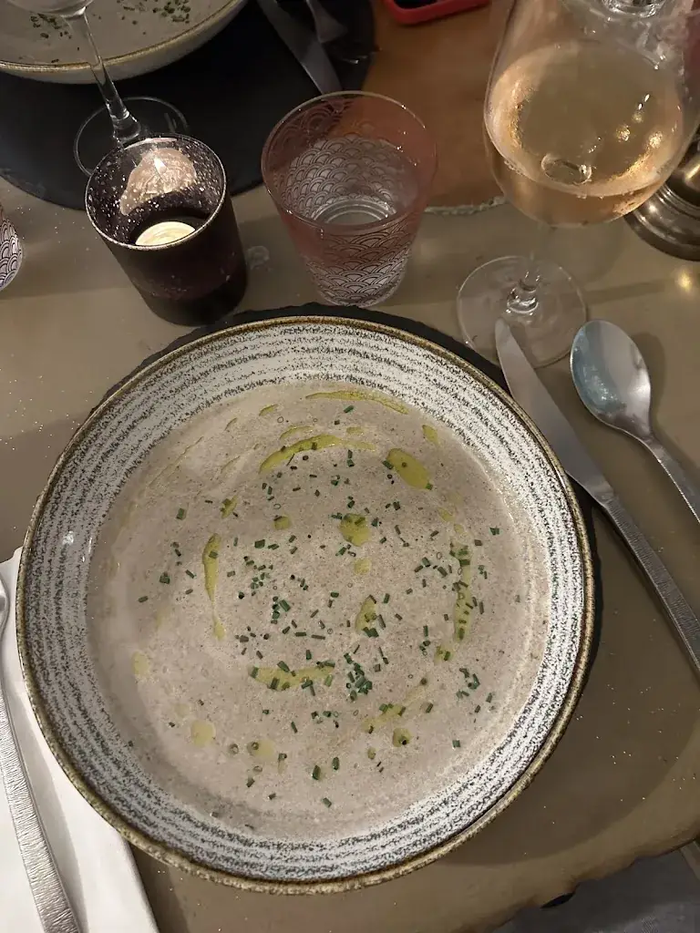 Bianca Ghose_Au Fil de L'eau - Hyères_Hyères_review