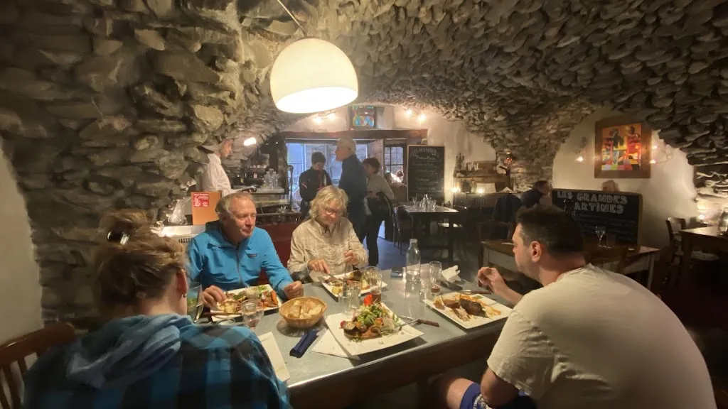 Kasi Fellmann_Dedans Dehors_Guillestre_review