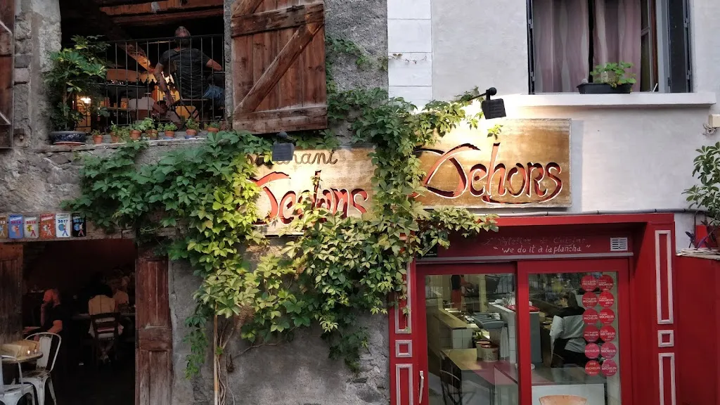 FLO WW_Dedans Dehors_Guillestre_review