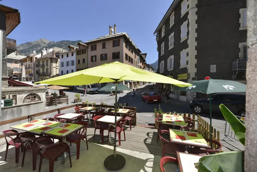 Feuille de Banane_Guillestre_slider_image_1