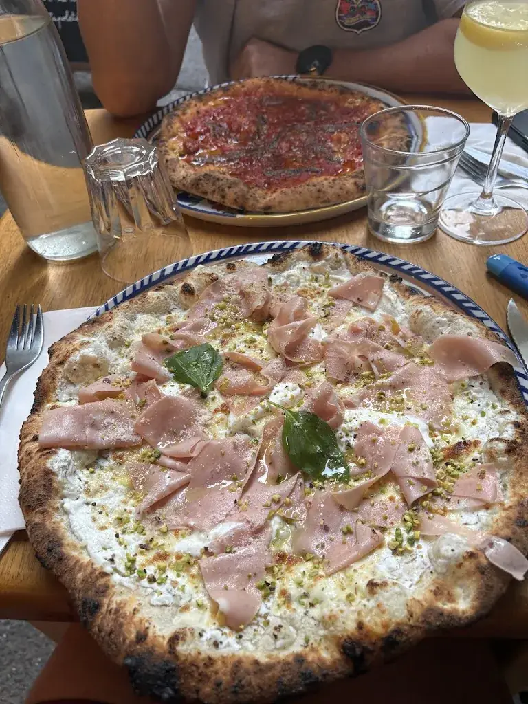 Erika BELUCHE_Pizzeria l'Étoile Guillestrine_Guillestre_review