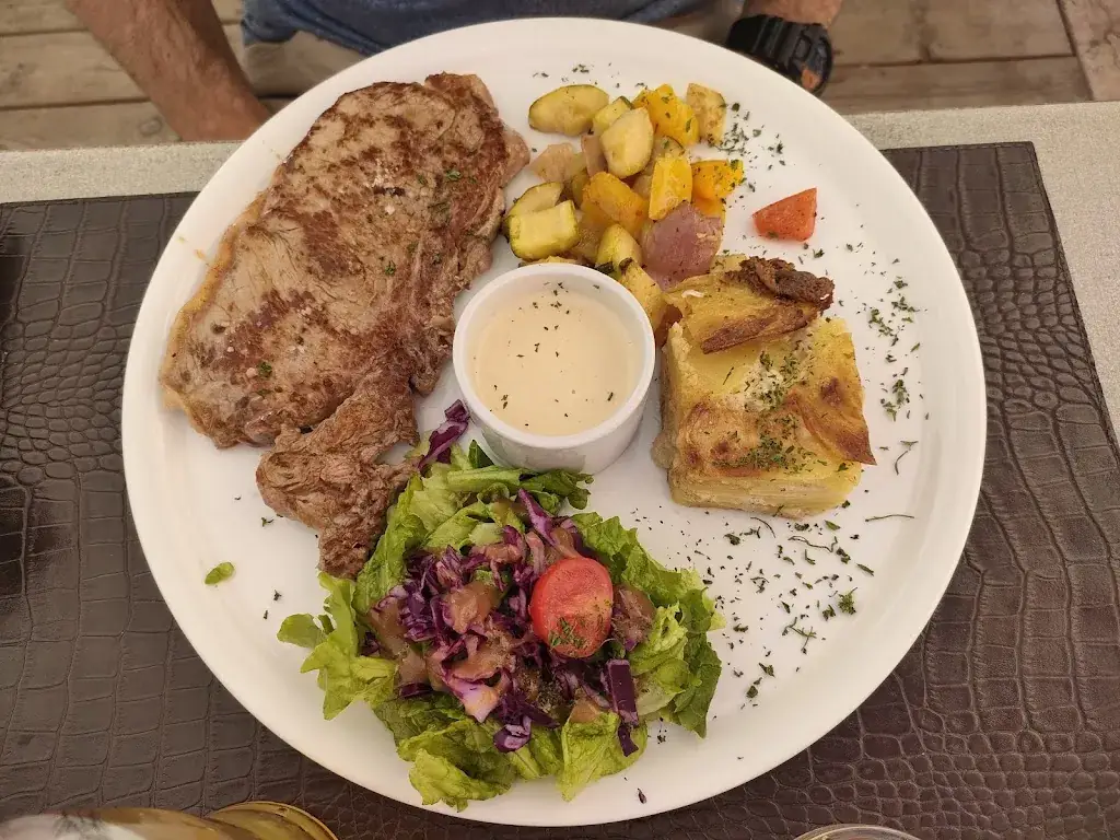 Le Glacier Bleu_Mont-Dauphin_slider_image_1