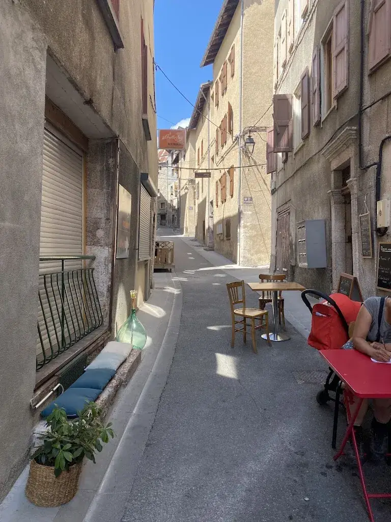 Clémence Porte_Le Bruit Qui court - Restaurant et Snack Rural_Guillestre_review