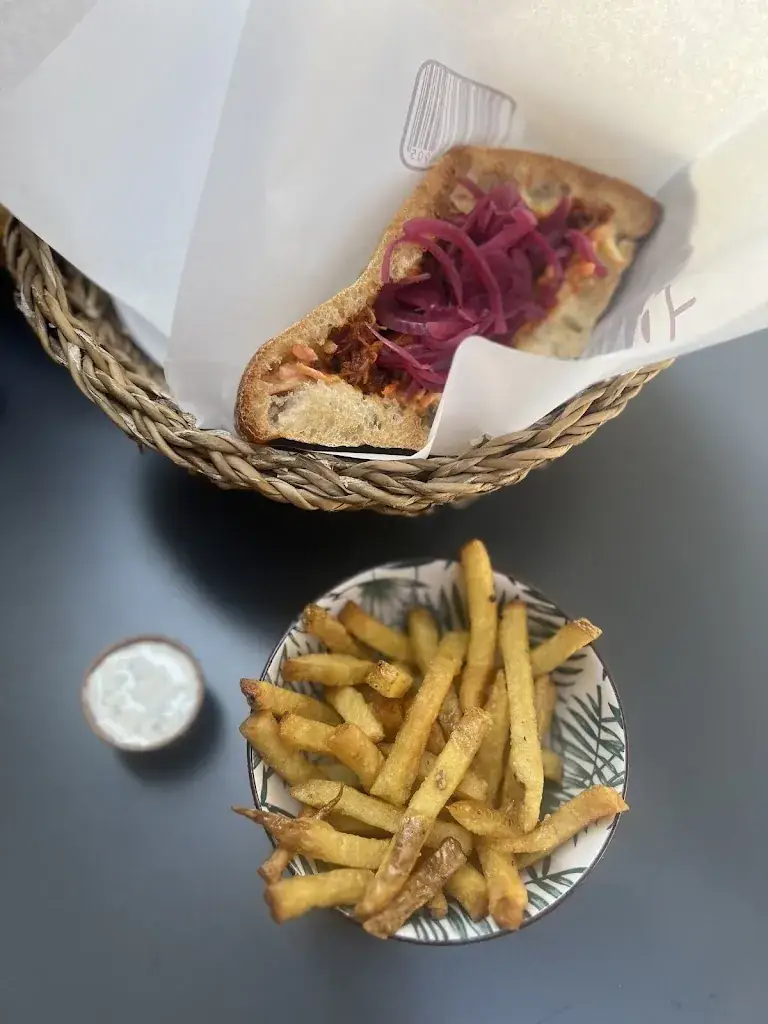 Elo Popieul_Le Bruit Qui court - Restaurant et Snack Rural_Guillestre_review