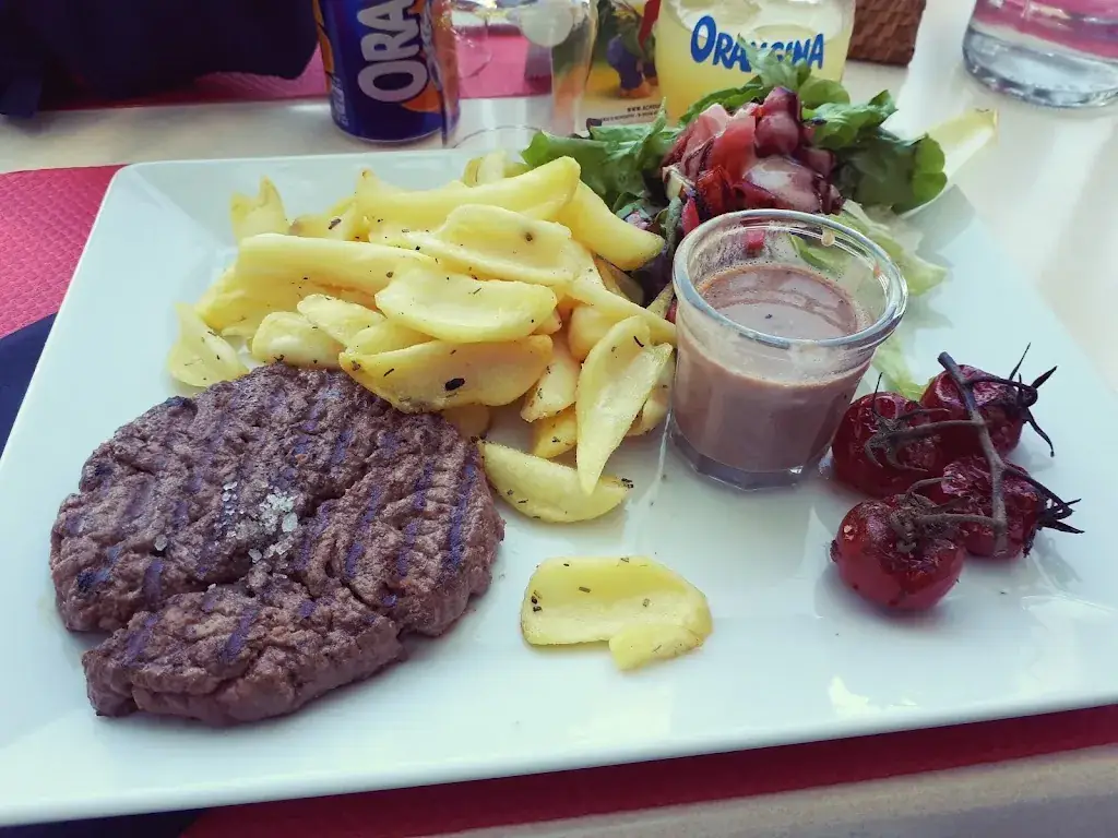 Restaurant Au bord du lac Eyglier restaurant in Eygliers