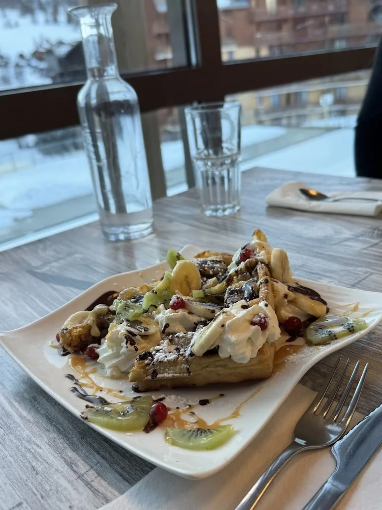 HEUIJOO CHOI _Swim cafe_Risoul_review