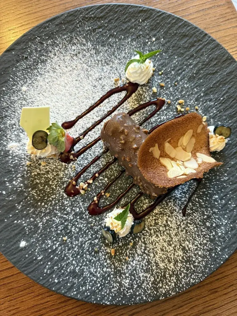 Lacour - Restaurant - Brasserie - Bar_Eygliers_slider_image_3