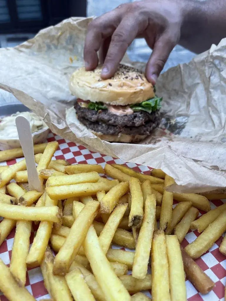 Solène Bouselahane_La grinta_Gréoux-les-Bains_review