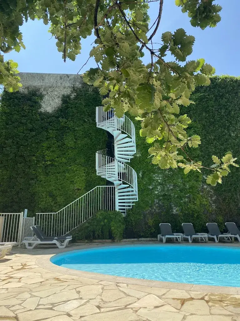 Mister Leo_Hôtel Villa Borghese, The Originals Relais_Gréoux-les-Bains_review