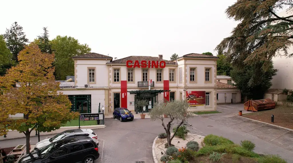 Casino Partouche Greoux-Les-Bains restaurant à Gréoux-les-Bains