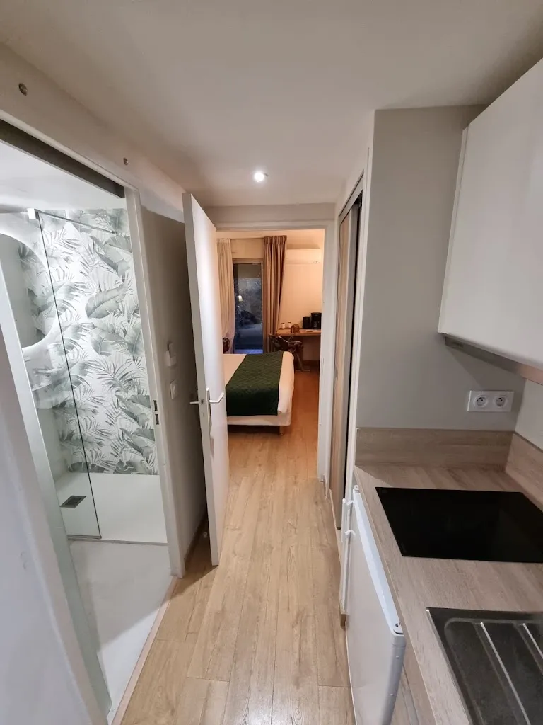 Mario Micozzi_Hôtel-Résidence Lou Paradou_Gréoux-les-Bains_review