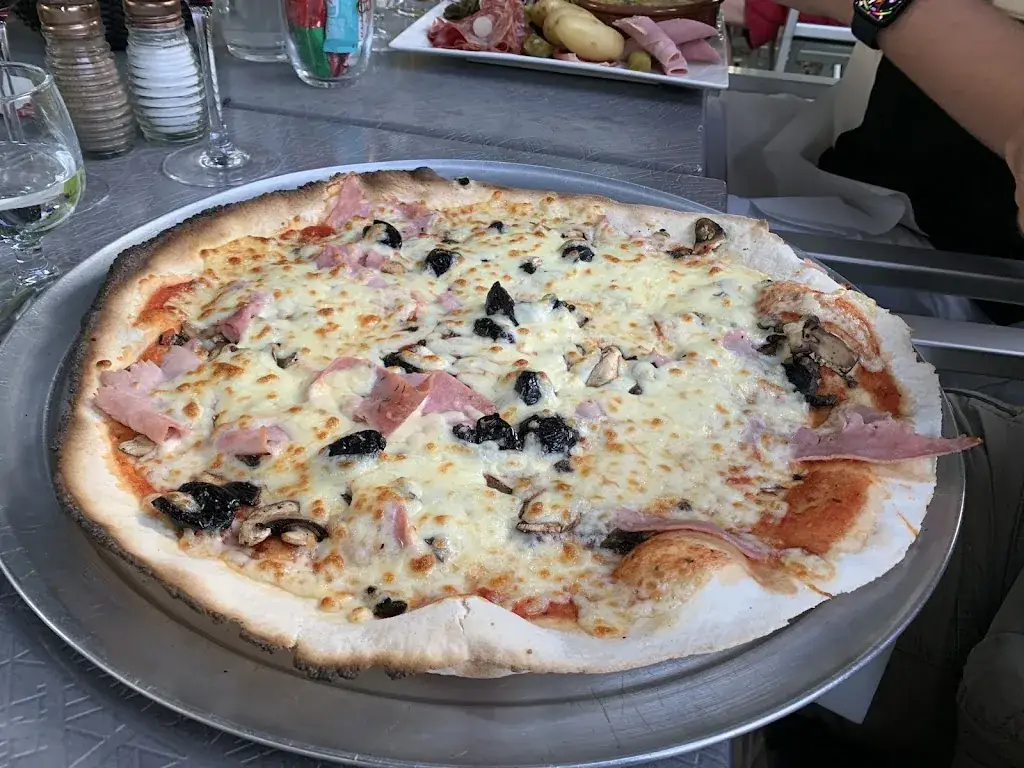 Lydia Delahaye_Bar des Arcades_Jausiers_review