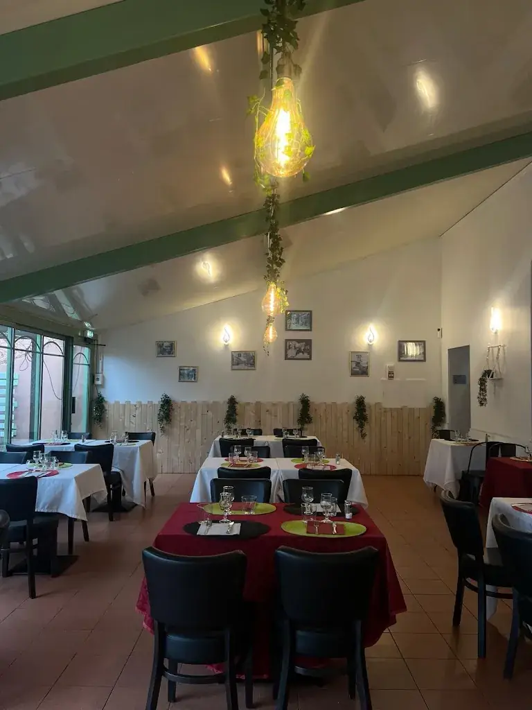 Restaurant Le Cercle restaurant in Jonquières