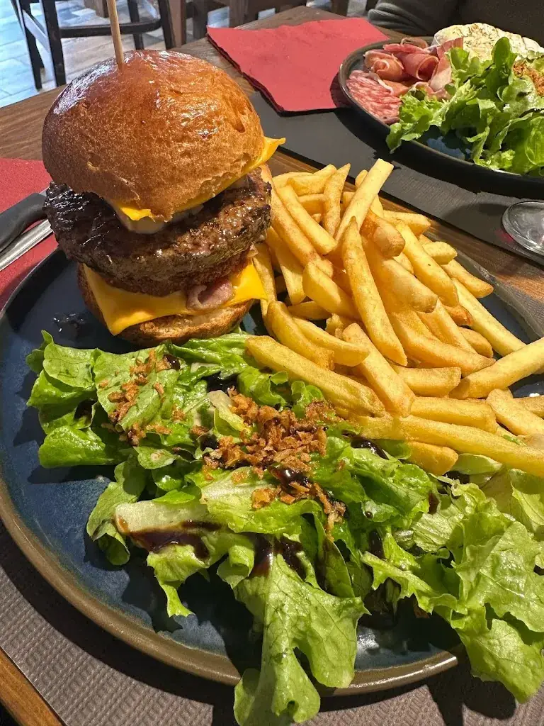 Chez Maurice_Peyrolles-en-Provence_slider_image_2