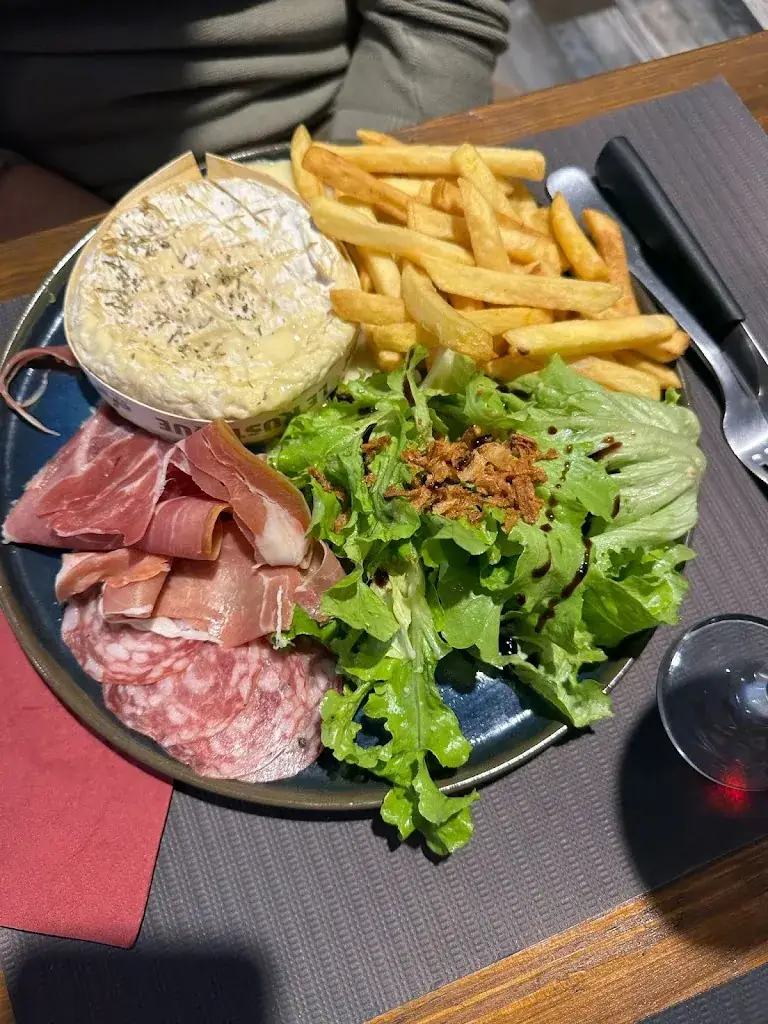 Chez Maurice_Peyrolles-en-Provence_slider_image_3