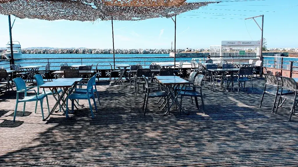 AU BORD DE L'EAU restaurant in Marseille
