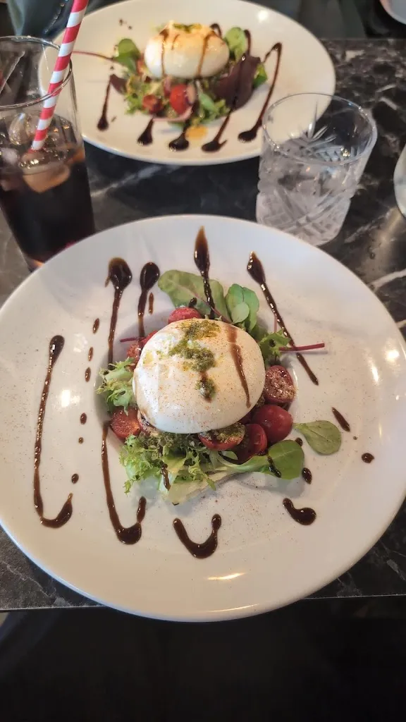 L. C._Le Duplex_Marseille_review