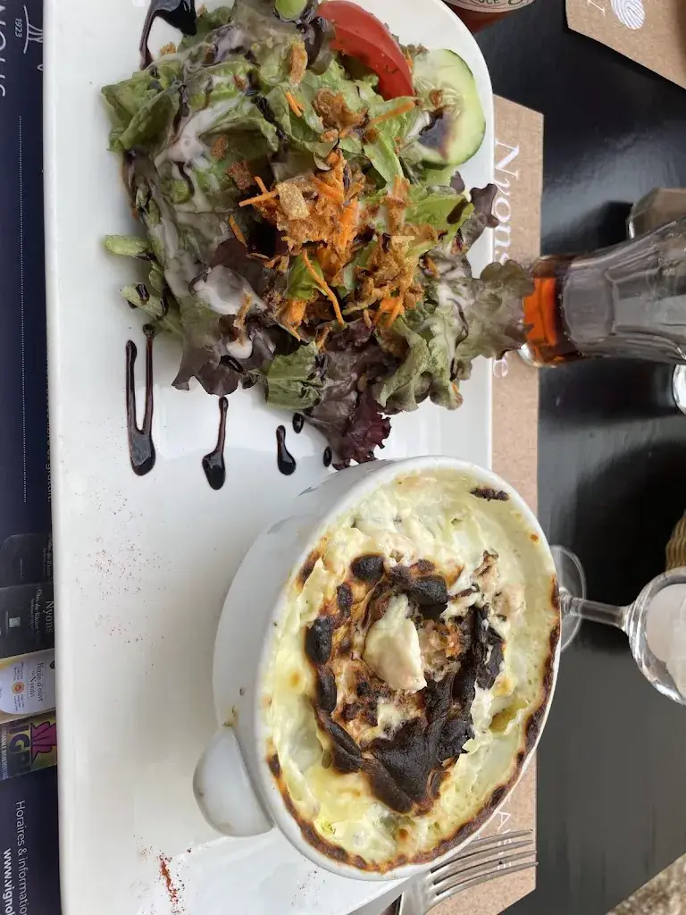 V. DS_La Tour_Nyons_review