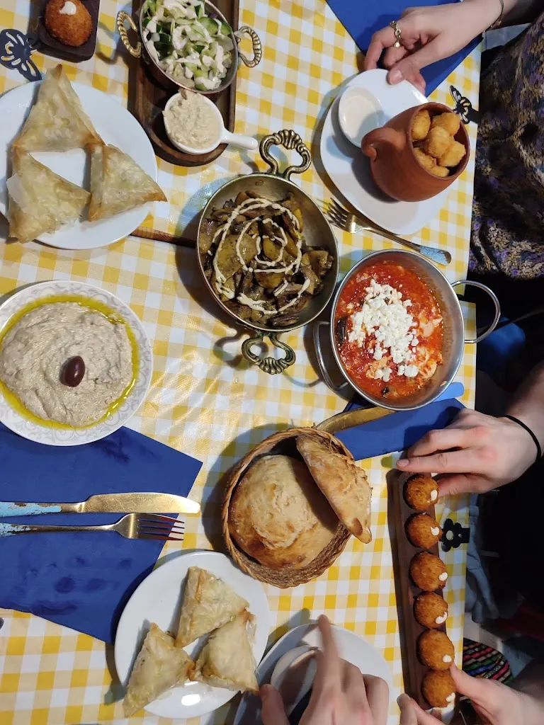 Antonis Goupios_C’est Bon - Restaurant Grec Méditerranéen Végétarien_Marseille_recensione