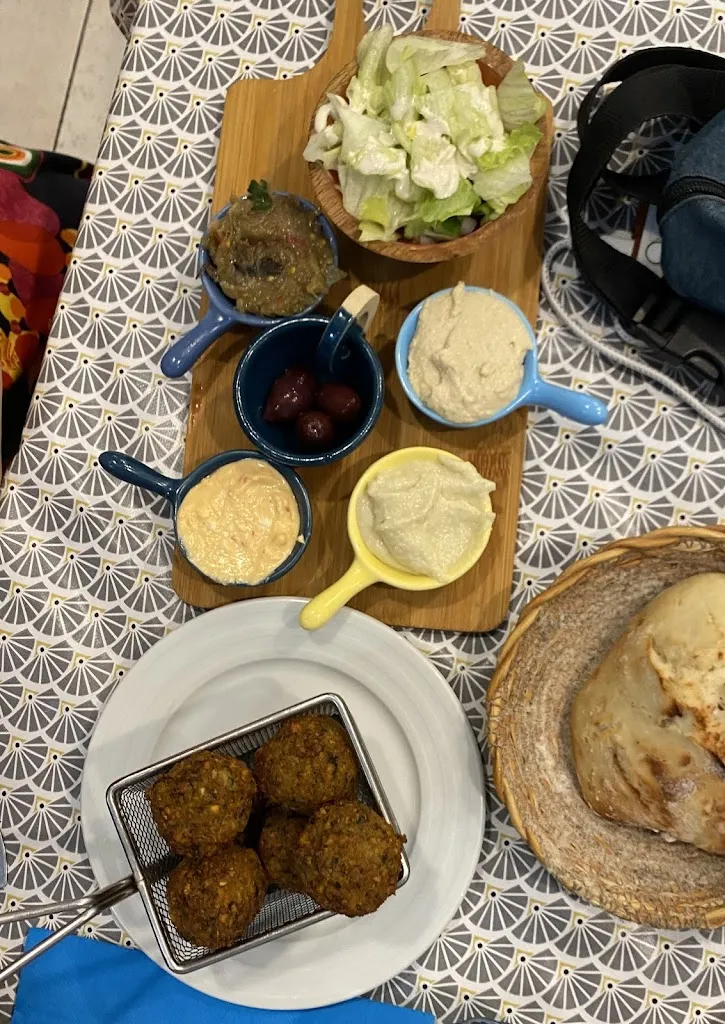 Joachim Vandenhole_C’est Bon - Restaurant Grec Méditerranéen Végétarien_Marseille_recensione