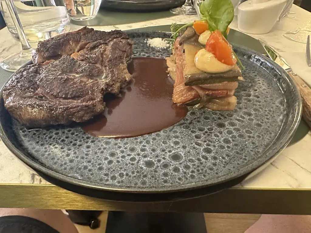 AJ_Le Pilon_Istres_review