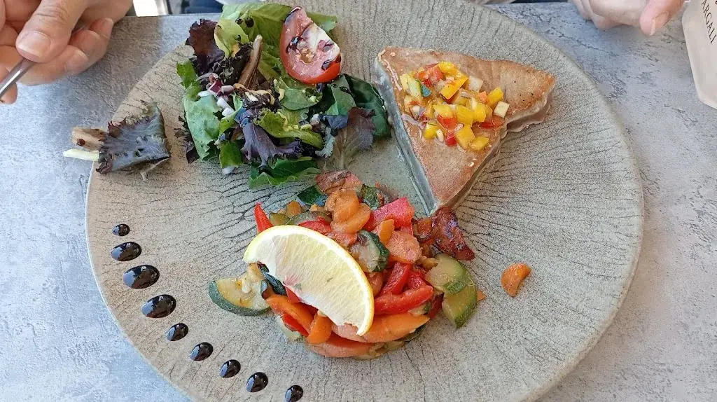 Eléa xo_AU PETIT BOUCHON_Istres_review