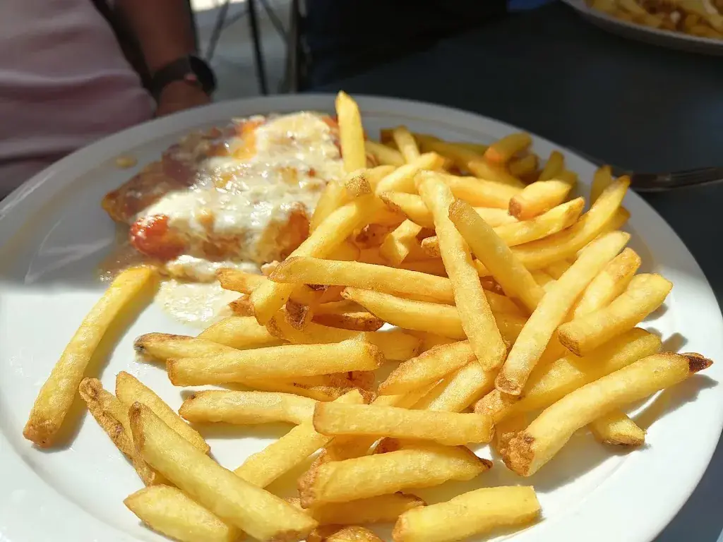 julien Moriconi_LA VILLA_Istres_review