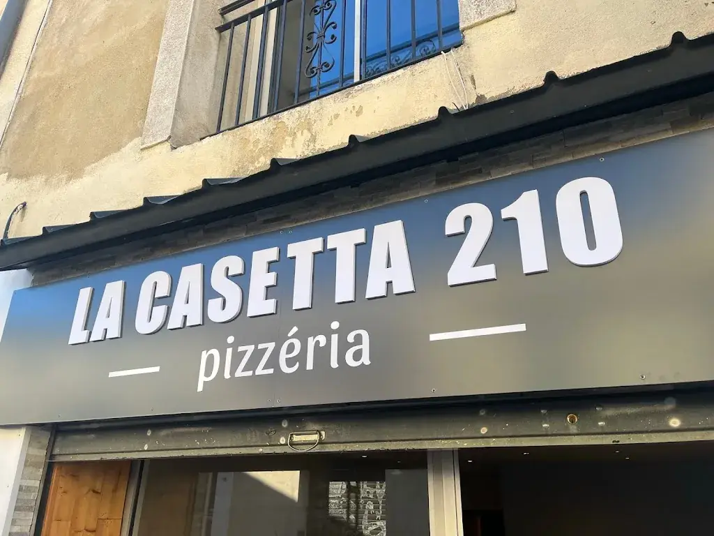 La Casetta 210 restaurant in Istres