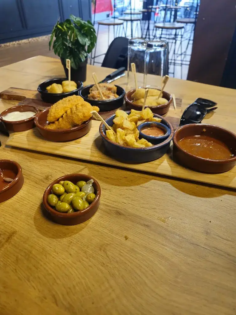 Les Magnifiques Institut de Beauté_Restaurant UBAS Tapas_Istres_review