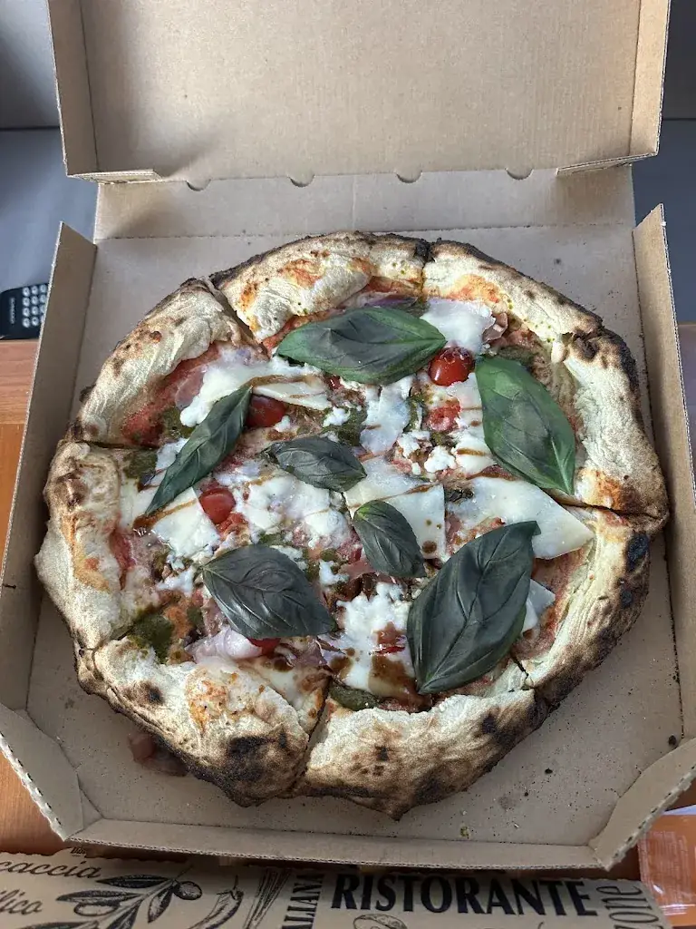 elodie senaffe_Romance Pizza_Istres_review