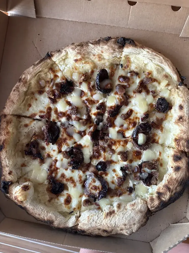 Romance Pizza_Istres_slider_image_2