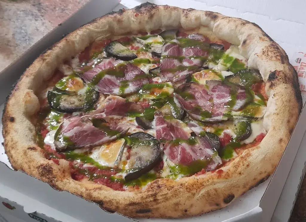 Romance Pizza_Istres_slider_image_3