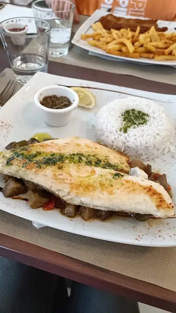 Léa R._La Nuestra - Tabac Brasserie - Café - Loto_Istres_review