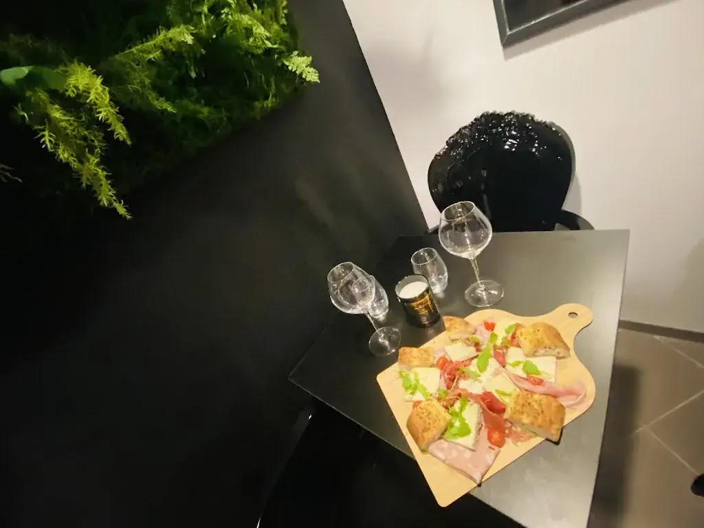 Paris Rome_Istres_slider_image_3