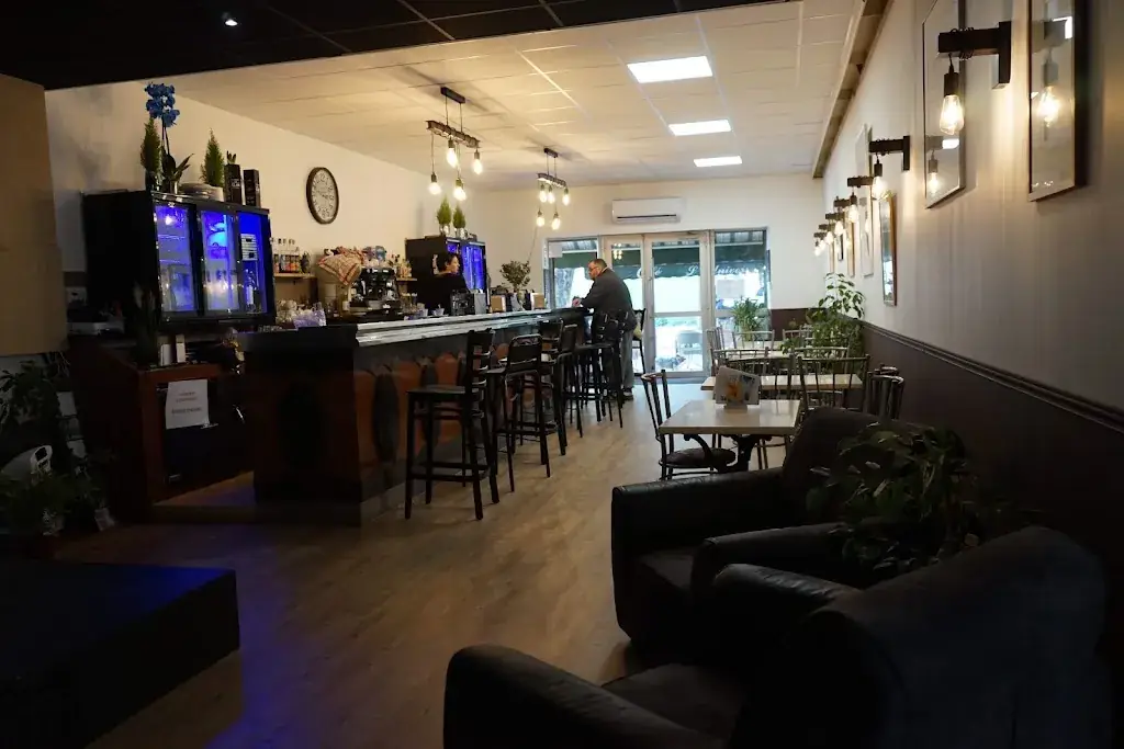 Café de L'Univers restaurant in Istres